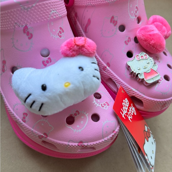 NWT Crocs Hello Kitty Bae Clog w All Over Character Print & Exclusive Jibbitz 9 - Picture 7 of 10